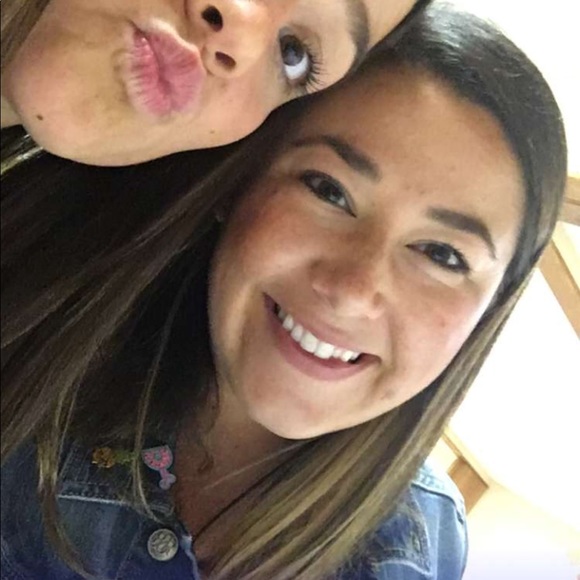 Meet your Posher, Amanda - Picture 3 of 3